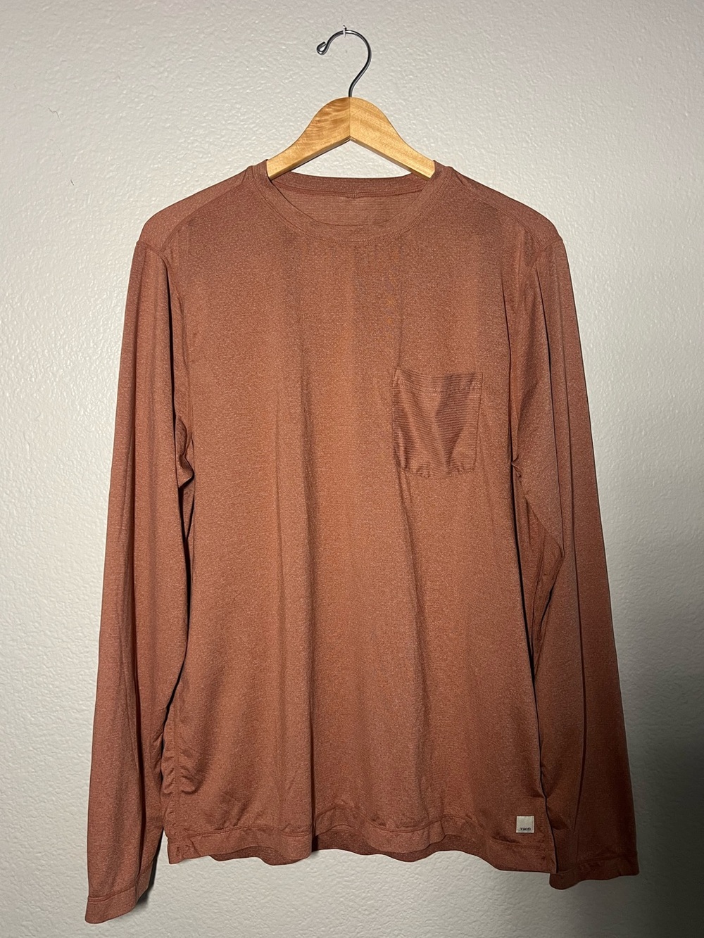 Vuori Men’s Tradewind Performance Long Sleeve Tee – Size XL